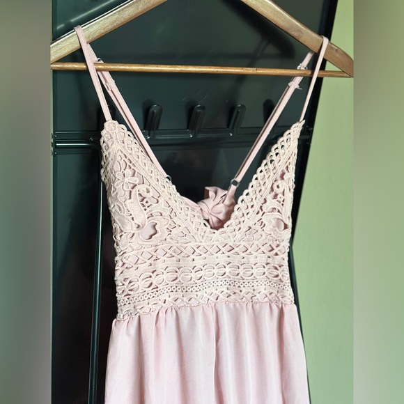 Feminine & flirty blush pink lace sundress - Picture 3 of 8
